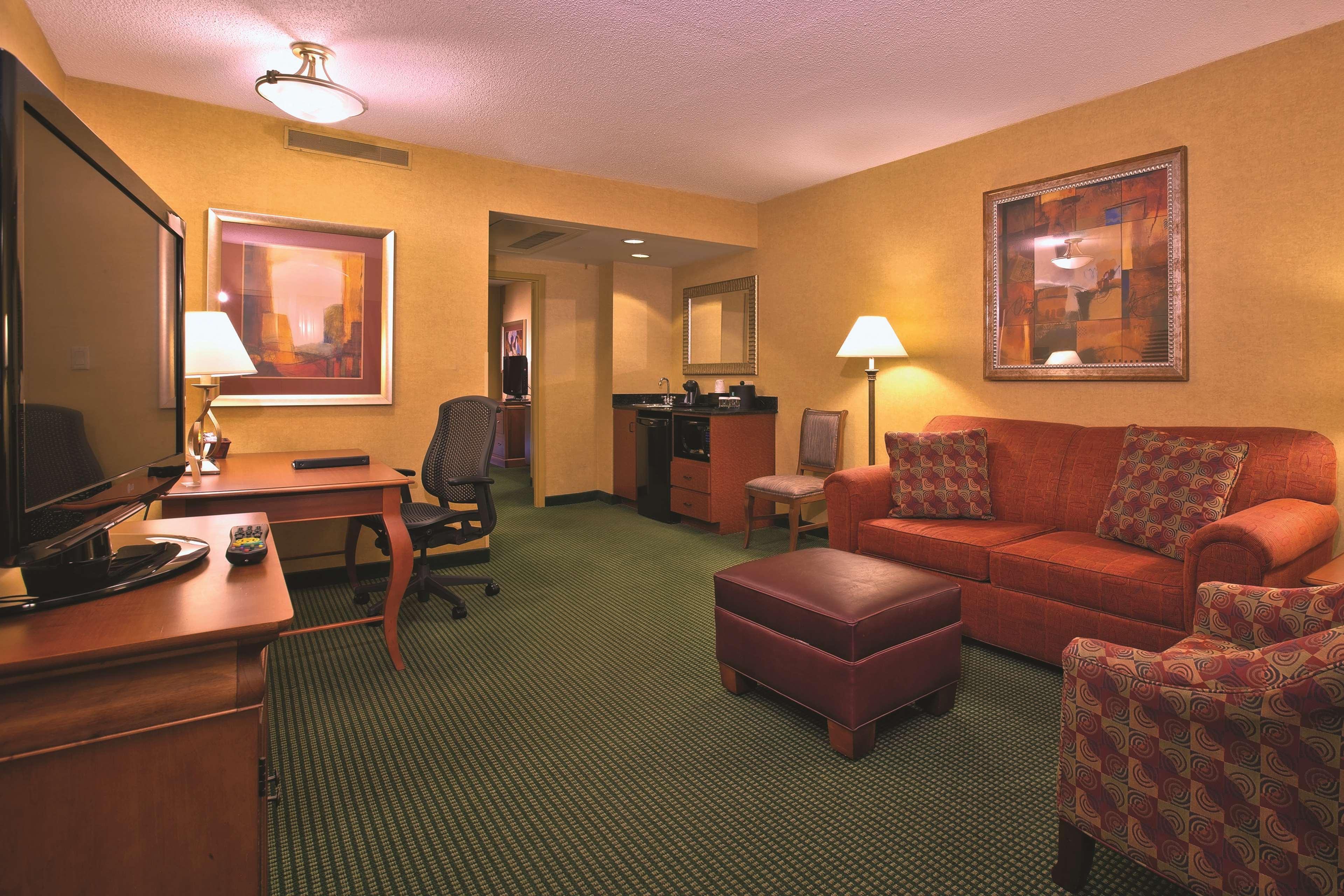 Embassy Suites By Hilton Greensboro Airport Zewnętrze zdjęcie