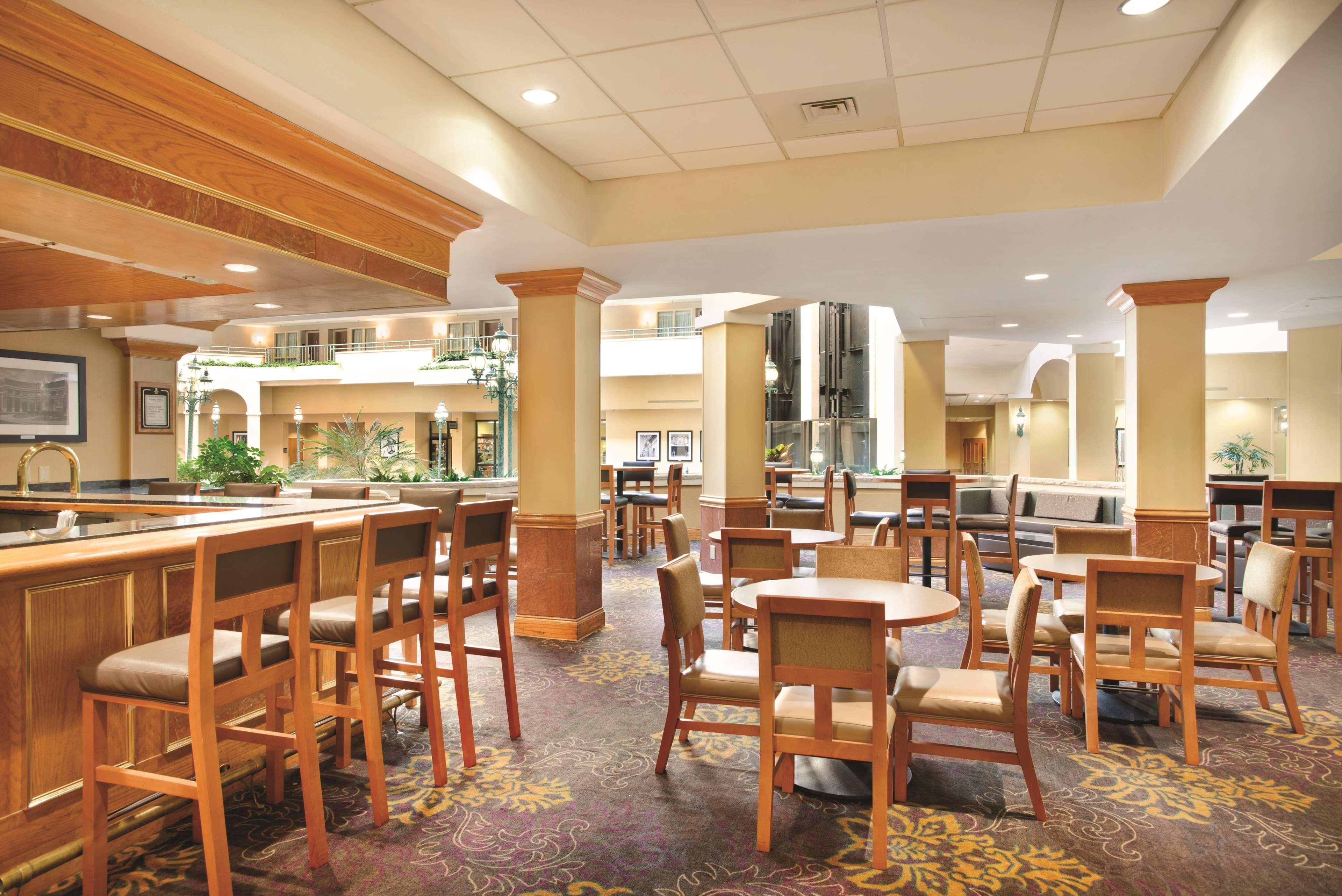 Embassy Suites By Hilton Greensboro Airport Zewnętrze zdjęcie